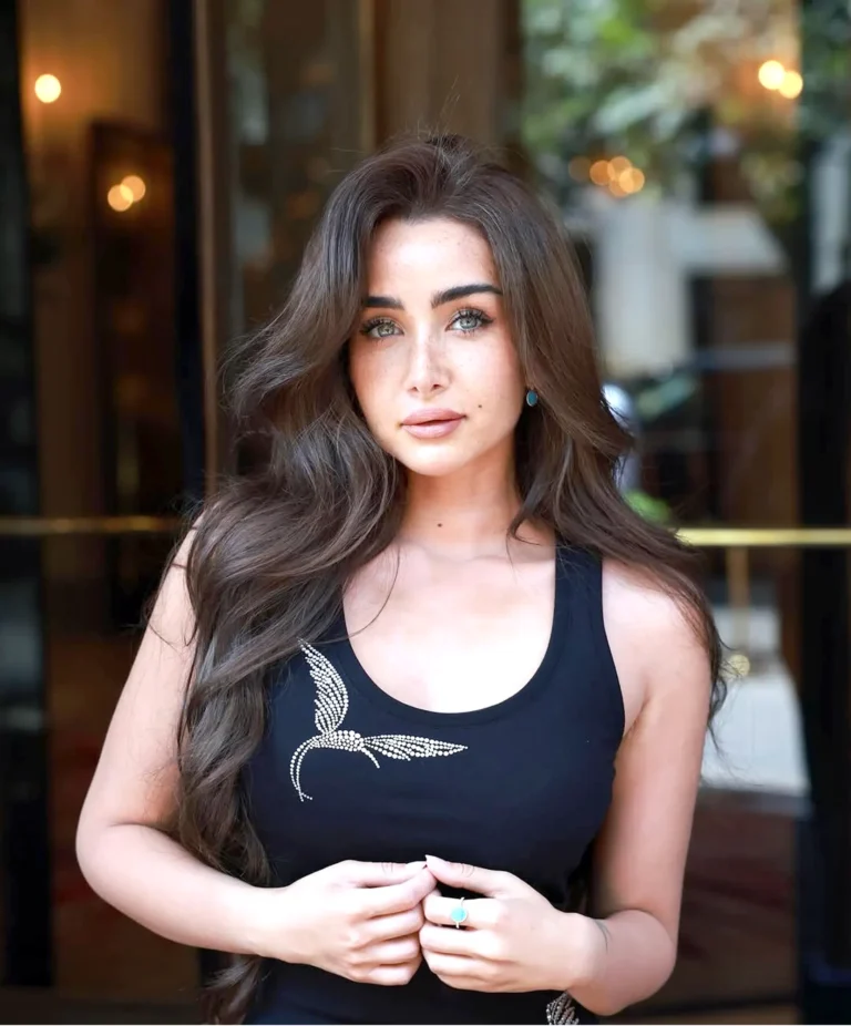 هنا الزاهد